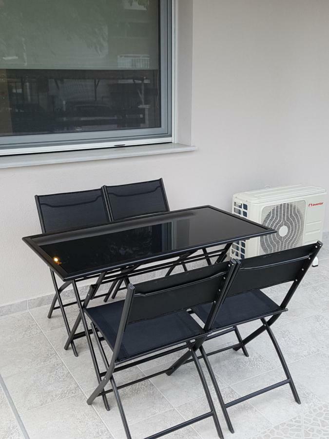 Fantastic Four Apartments Néoi Epivátai Exterior foto