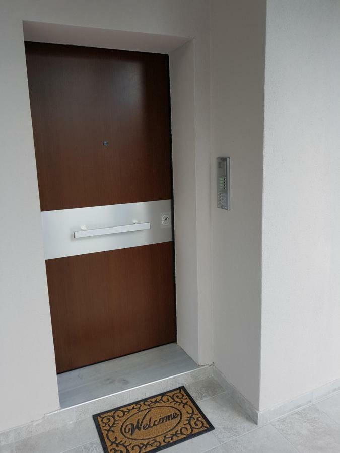 Fantastic Four Apartments Néoi Epivátai Exterior foto